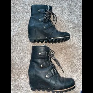 Sorel black wedge boot